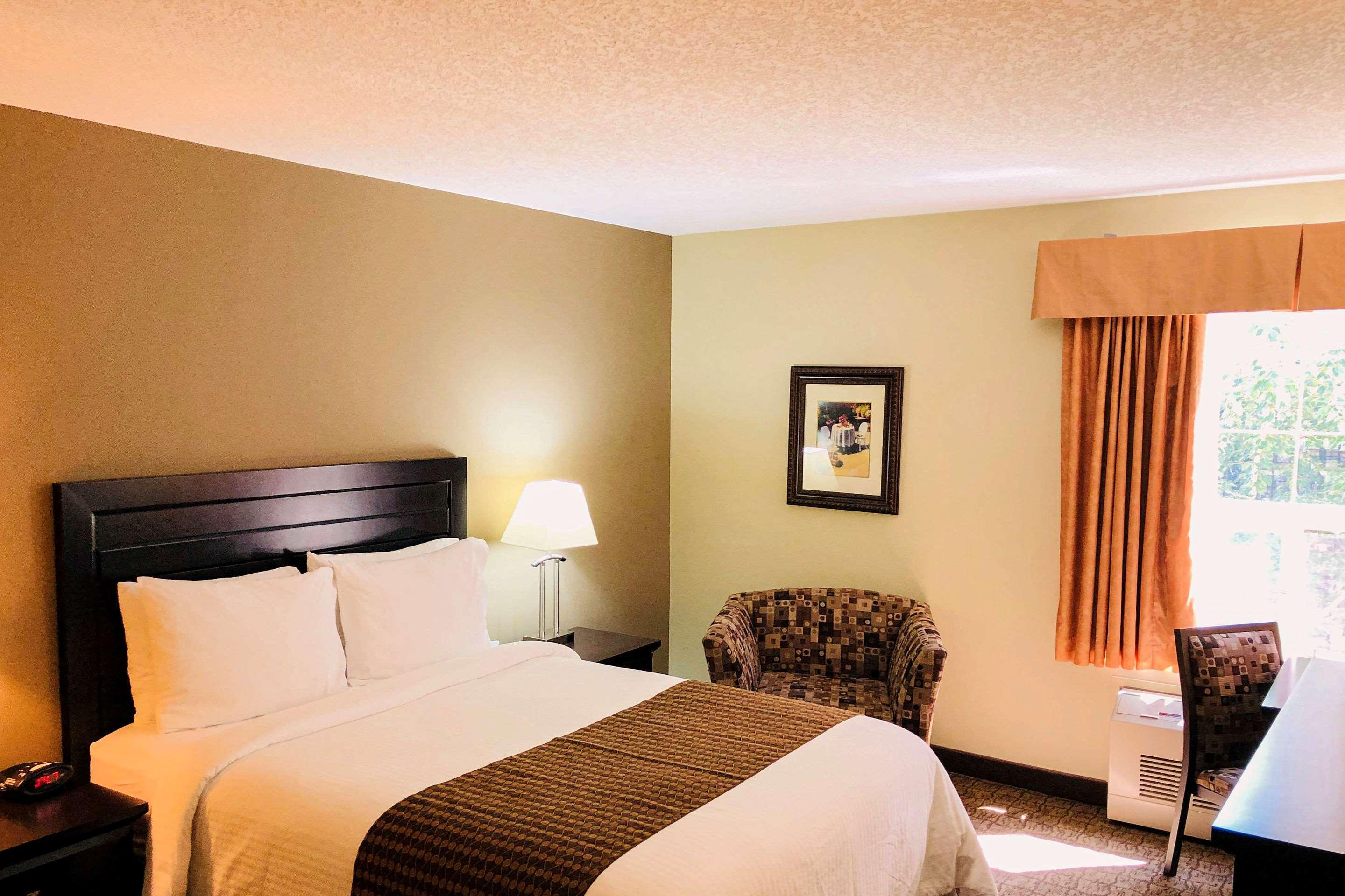 Econo Lodge Okotoks Exterior photo