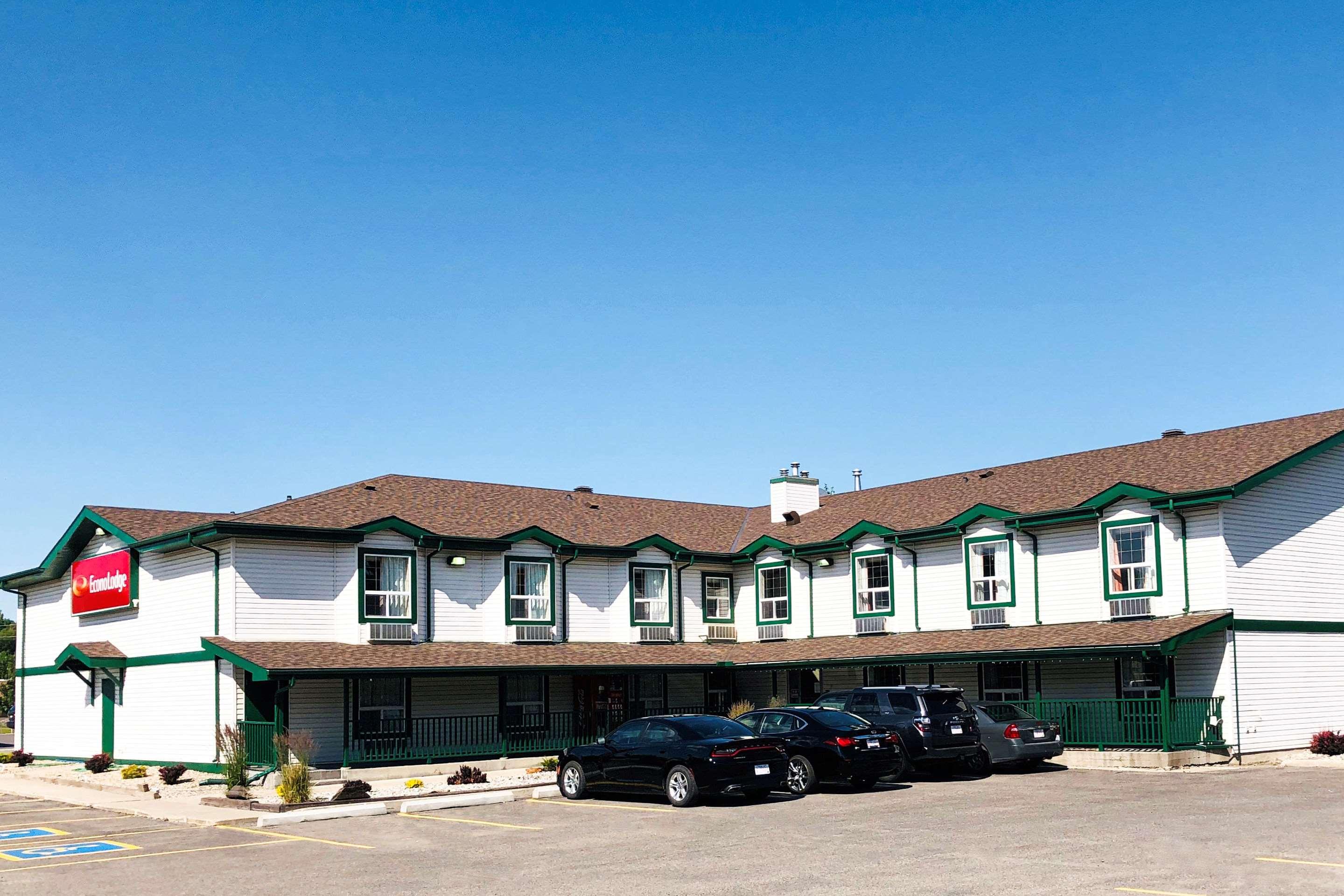 Econo Lodge Okotoks Exterior photo
