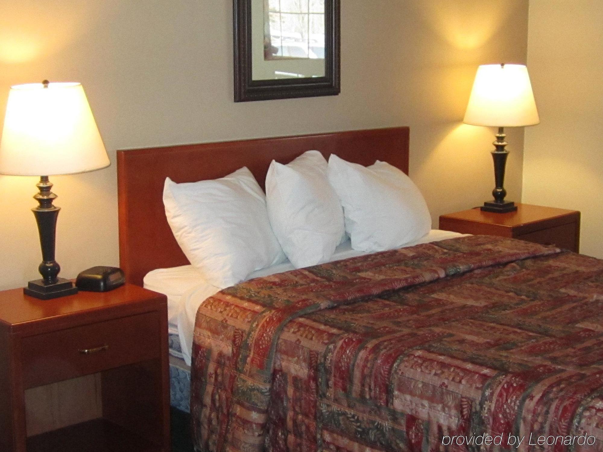 Econo Lodge Okotoks Room photo
