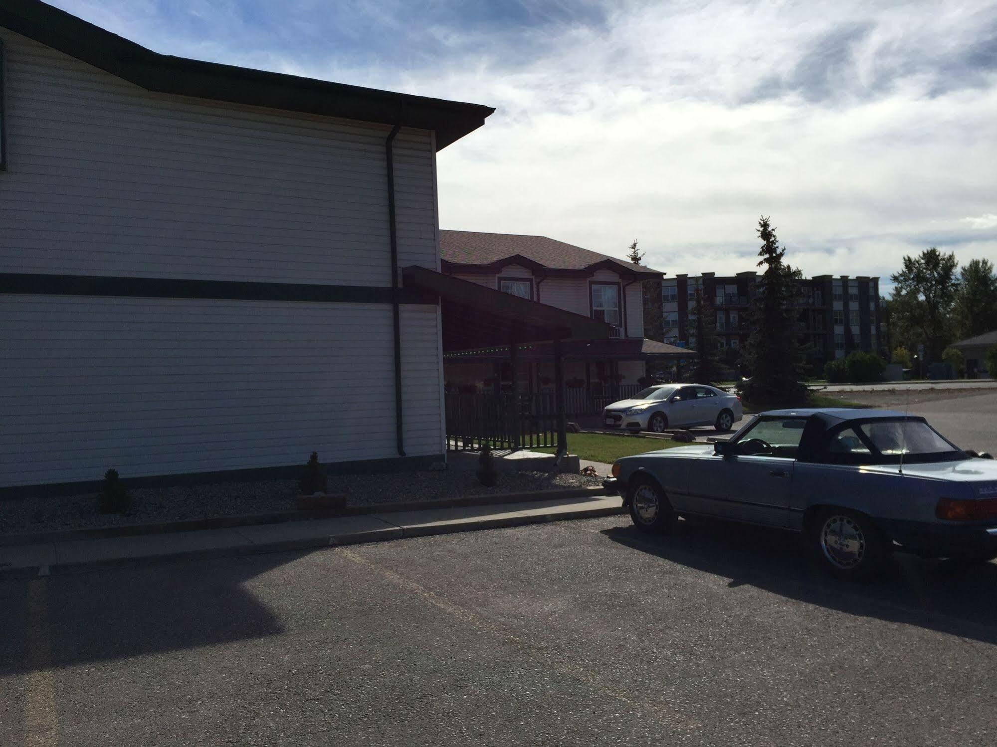 Econo Lodge Okotoks Exterior photo