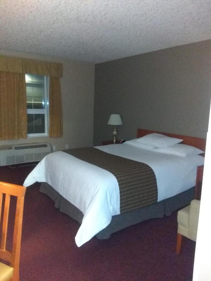 Econo Lodge Okotoks Exterior photo